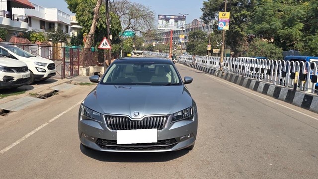 Second-hand 2017 Skoda Superb LK 2.0 TDI AT for sale in Lucknow-4