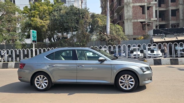 Second-hand 2017 Skoda Superb LK 2.0 TDI AT for sale in Lucknow-1