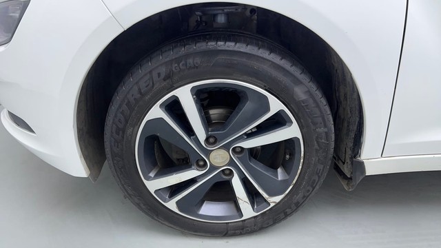 Second-hand 2023 Tata Altroz XZ for sale in Noida-20