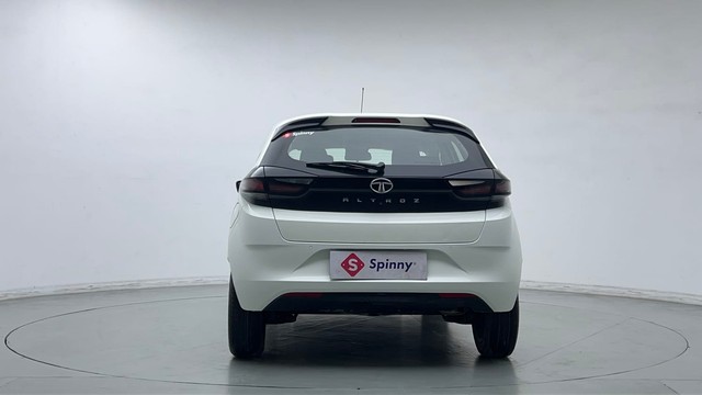 Second-hand 2023 Tata Altroz XZ for sale in Noida-4