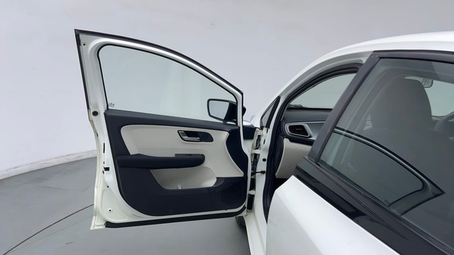 Second-hand 2023 Tata Altroz XZ for sale in Noida-32