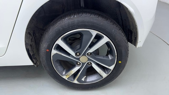 Second-hand 2023 Tata Altroz XZ for sale in Noida-19