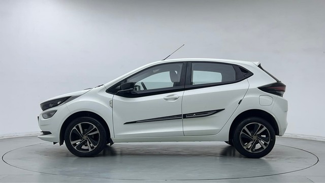 Second-hand 2023 Tata Altroz XZ for sale in Noida-6
