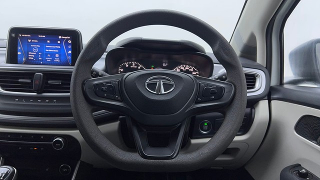 Second-hand 2023 Tata Altroz XZ for sale in Noida-31