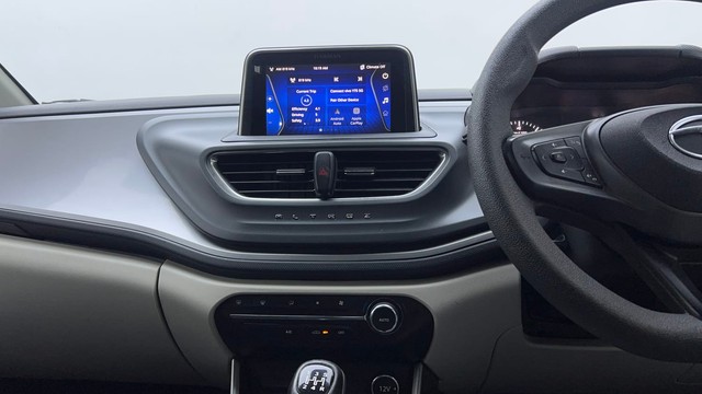 Second-hand 2023 Tata Altroz XZ for sale in Noida-28