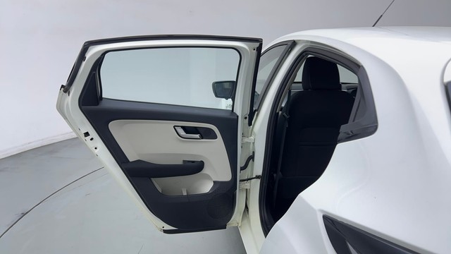 Second-hand 2023 Tata Altroz XZ for sale in Noida-34