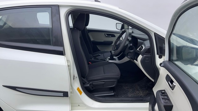 Second-hand 2023 Tata Altroz XZ for sale in Noida-15