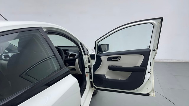 Second-hand 2023 Tata Altroz XZ for sale in Noida-16