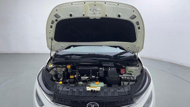 Second-hand 2023 Tata Altroz XZ for sale in Noida-8