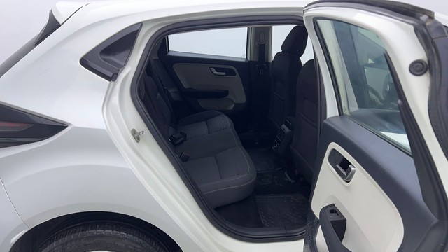 Second-hand 2023 Tata Altroz XZ for sale in Noida-24