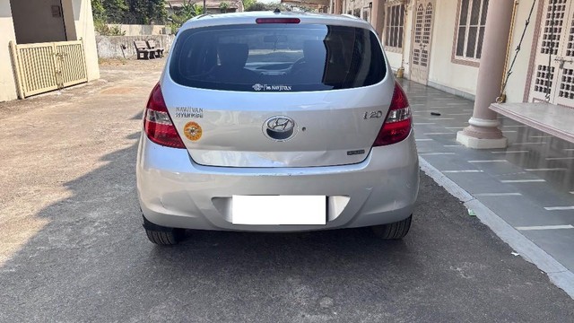 Second-hand 2011 Hyundai i20 1.2 Magna for sale in Navsari-1