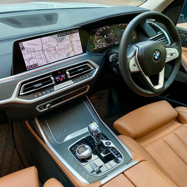 Second-hand 2022 BMW X7 xDrive30d DPE Signature for sale in Thane-16