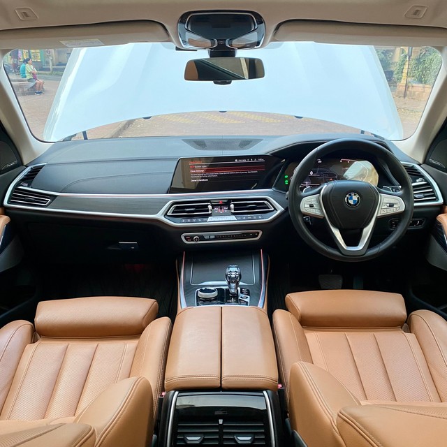Second-hand 2022 BMW X7 xDrive30d DPE Signature for sale in Thane-7