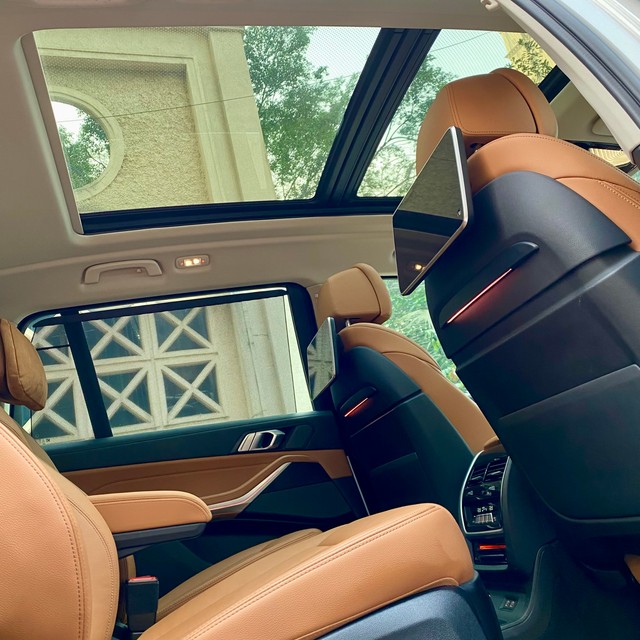 Second-hand 2022 BMW X7 xDrive30d DPE Signature for sale in Thane-22