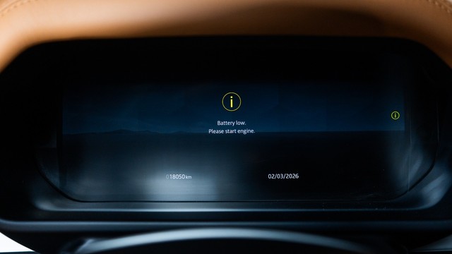 Second-hand 2024 Land Rover Defender 2.0 110 HSE for sale in New Delhi-7