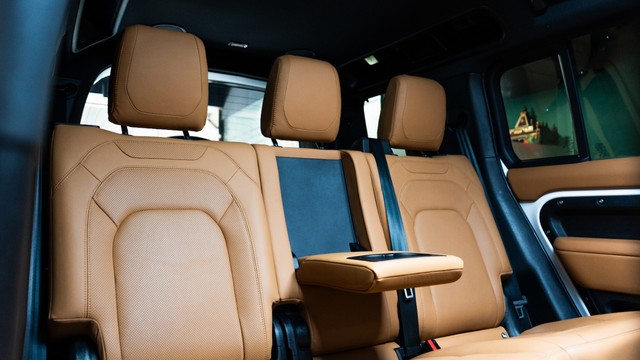 Second-hand 2024 Land Rover Defender 2.0 110 HSE for sale in New Delhi-16