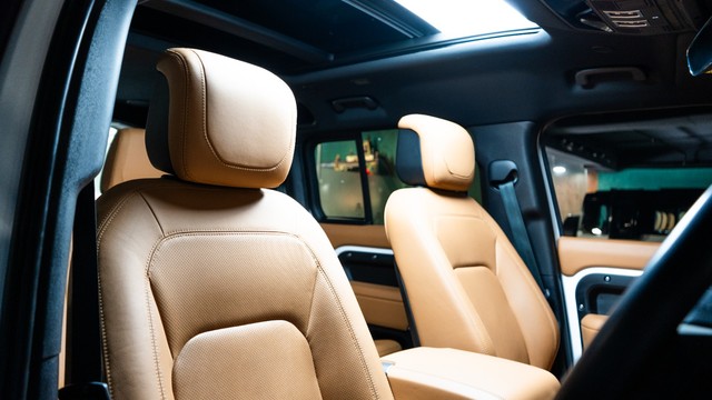 Second-hand 2024 Land Rover Defender 2.0 110 HSE for sale in New Delhi-15