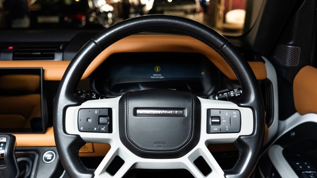 Second-hand 2024 Land Rover Defender 2.0 110 HSE for sale in New Delhi-9