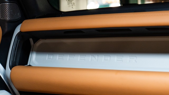 Second-hand 2024 Land Rover Defender 2.0 110 HSE for sale in New Delhi-18