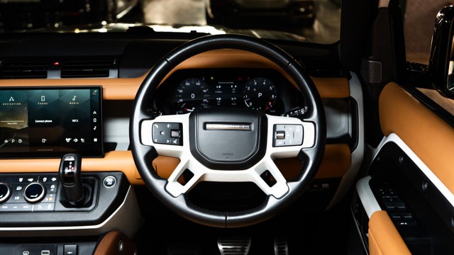 Second-hand 2024 Land Rover Defender 2.0 110 HSE for sale in New Delhi-11