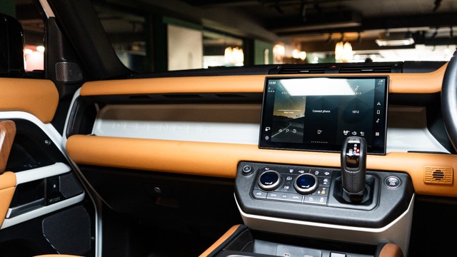 Second-hand 2024 Land Rover Defender 2.0 110 HSE for sale in New Delhi-4