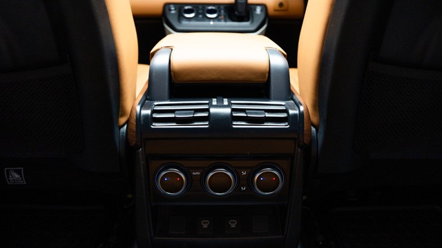 Second-hand 2024 Land Rover Defender 2.0 110 HSE for sale in New Delhi-5