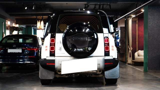 Second-hand 2024 Land Rover Defender 2.0 110 HSE for sale in New Delhi-8