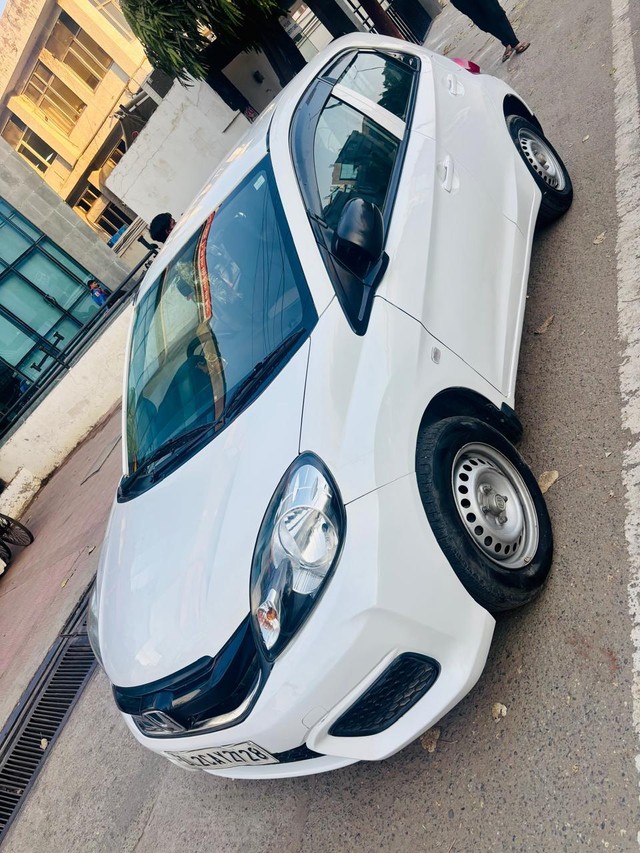 Second-hand 2018 Honda Brio 1.2 E MT for sale in Noida-3
