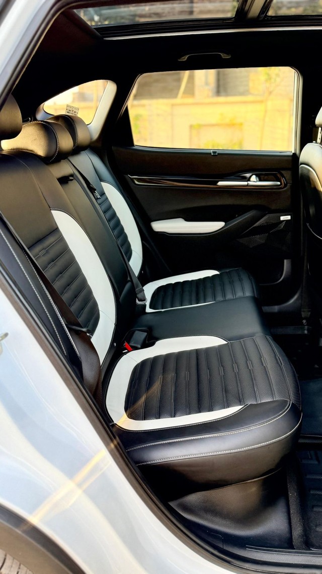 Second-hand 2024 Kia Seltos GTX Plus Diesel AT for sale in Surat-17