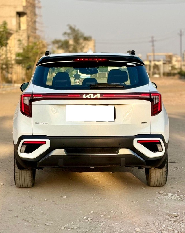 Second-hand 2024 Kia Seltos GTX Plus Diesel AT for sale in Surat-2