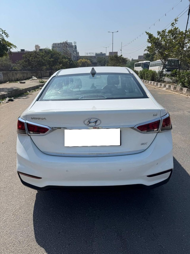 Second-hand 2019 Hyundai Verna VTVT 1.6 SX for sale in New Delhi-2