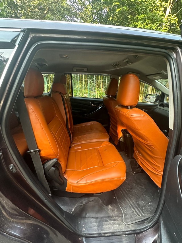 Toyota Innova Crysta 2.4 GX MT 8S BSIV Second-hand 2018 Toyota Innova Crysta 2.4 GX MT 8S BSIV for sale in Agra-3