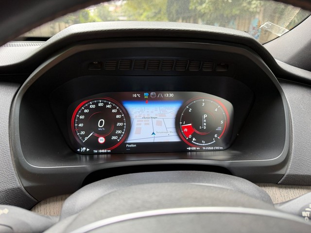 Second-hand 2019 Volvo XC90 D5 R-Design for sale in Agra-5