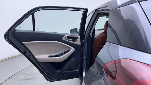 Second-hand 2020 Hyundai i20 Sportz Plus for sale in Hyderabad-30