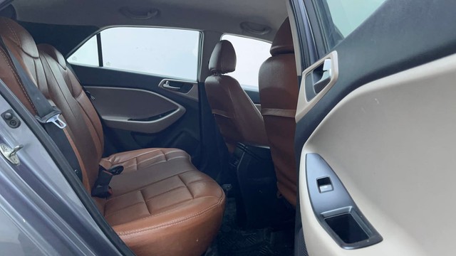 Second-hand 2020 Hyundai i20 Sportz Plus for sale in Hyderabad-27