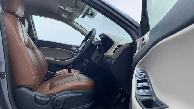 Second-hand 2020 Hyundai i20 Sportz Plus for sale in Hyderabad-15