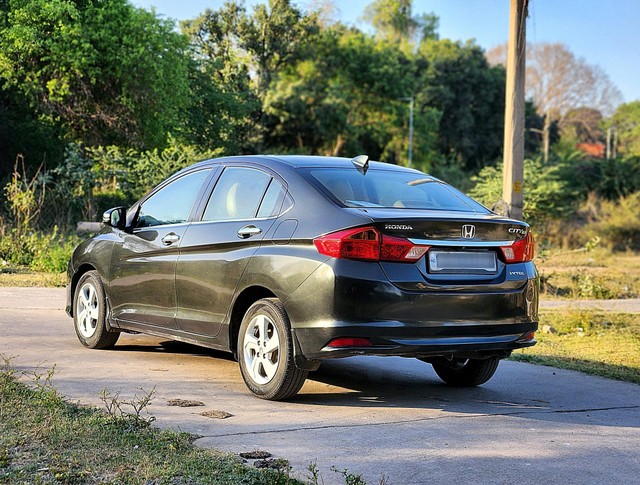 Second-hand 2015 Honda City i VTEC CVT VX for sale in New Delhi-3