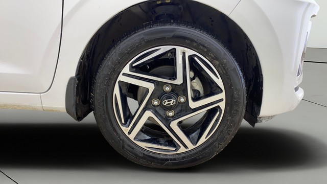 Second-hand 2024 Hyundai i20 Asta for sale in Ahmedabad-27