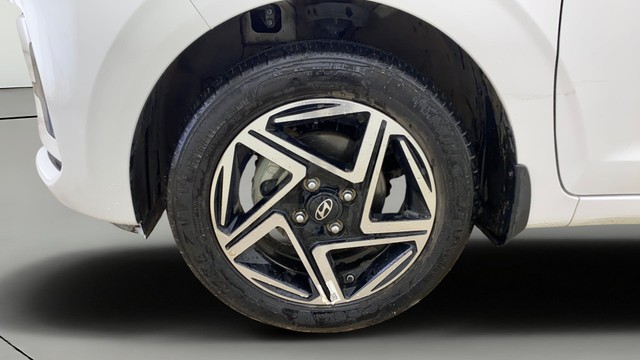 Second-hand 2024 Hyundai i20 Asta for sale in Ahmedabad-30