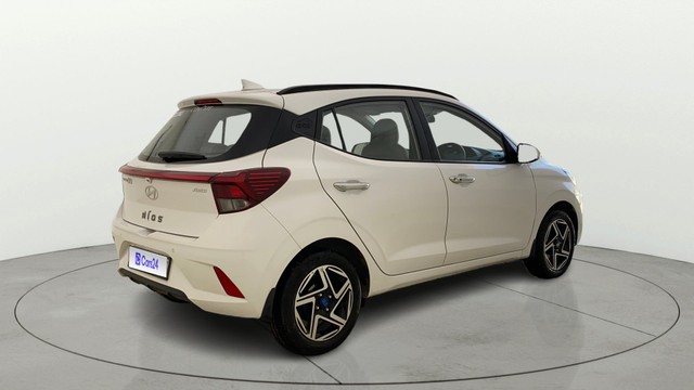Second-hand 2024 Hyundai i20 Asta for sale in Ahmedabad-14