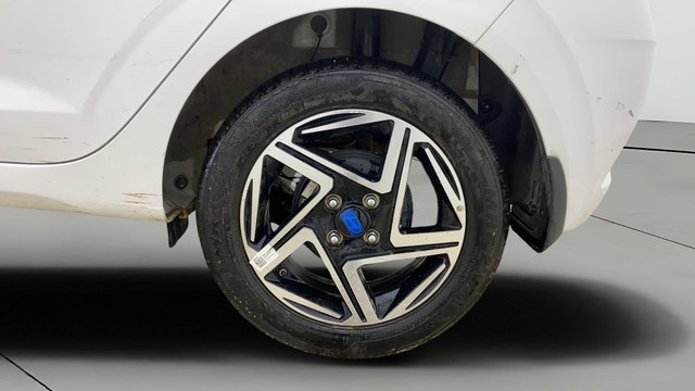 Second-hand 2024 Hyundai i20 Asta for sale in Ahmedabad-29