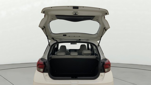 Second-hand 2024 Hyundai i20 Asta for sale in Ahmedabad-6