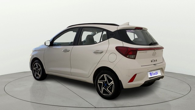 Second-hand 2024 Hyundai i20 Asta for sale in Ahmedabad-16