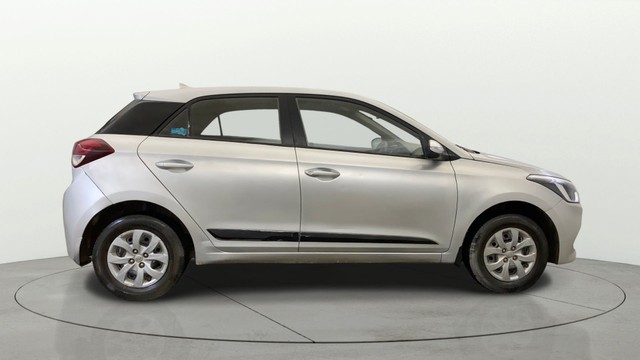 Hyundai i20 Sportz 1.2 Second-hand 2016 Hyundai i20 Sportz 1.2 for sale in Noida-12