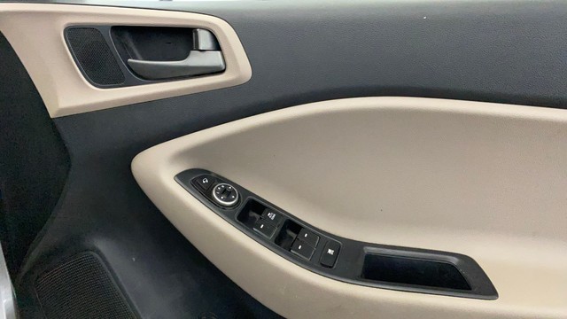 Hyundai i20 Sportz 1.2 Second-hand 2016 Hyundai i20 Sportz 1.2 for sale in Noida-9