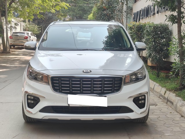 Second-hand 2020 Kia Carnival Limousine for sale in Hyderabad-3