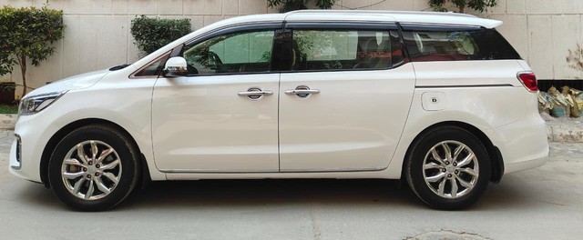 Second-hand 2020 Kia Carnival Limousine for sale in Hyderabad-2