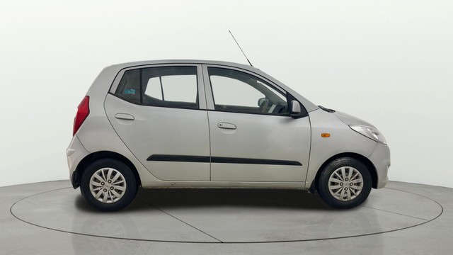 Second-hand 2015 Hyundai i10 Sportz 1.1L for sale in New Delhi-1