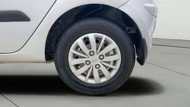 Second-hand 2015 Hyundai i10 Sportz 1.1L for sale in New Delhi-26