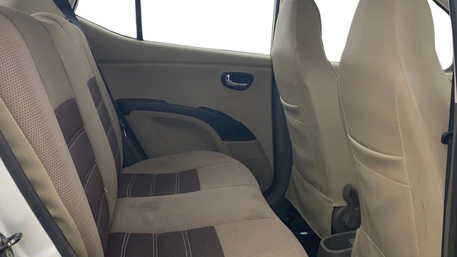 Second-hand 2015 Hyundai i10 Sportz 1.1L for sale in New Delhi-16